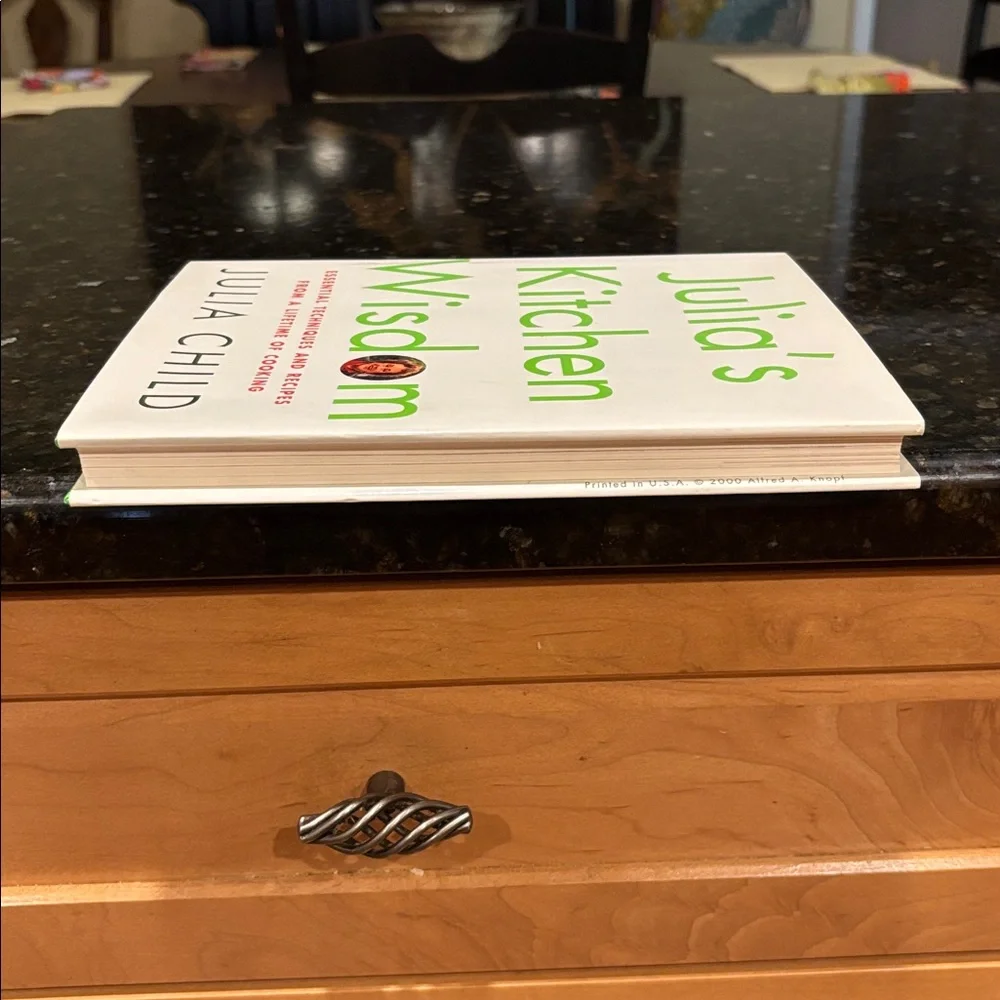 Julia’s Kitchen Wisdom Julia Child HARDCOVER